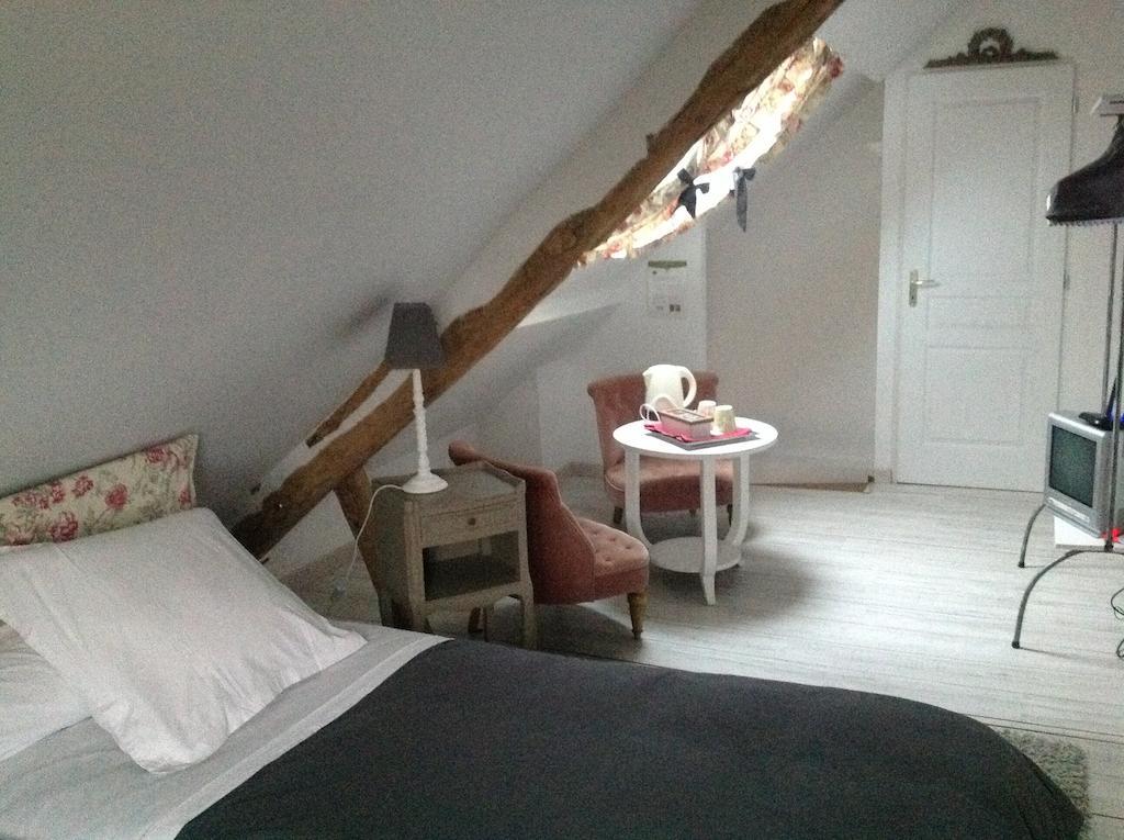 Le Saint Aubin- Maison D Hotes Dans Ce Monastere Du 16 Siecle Amfreville-la-Campagne Værelse billede